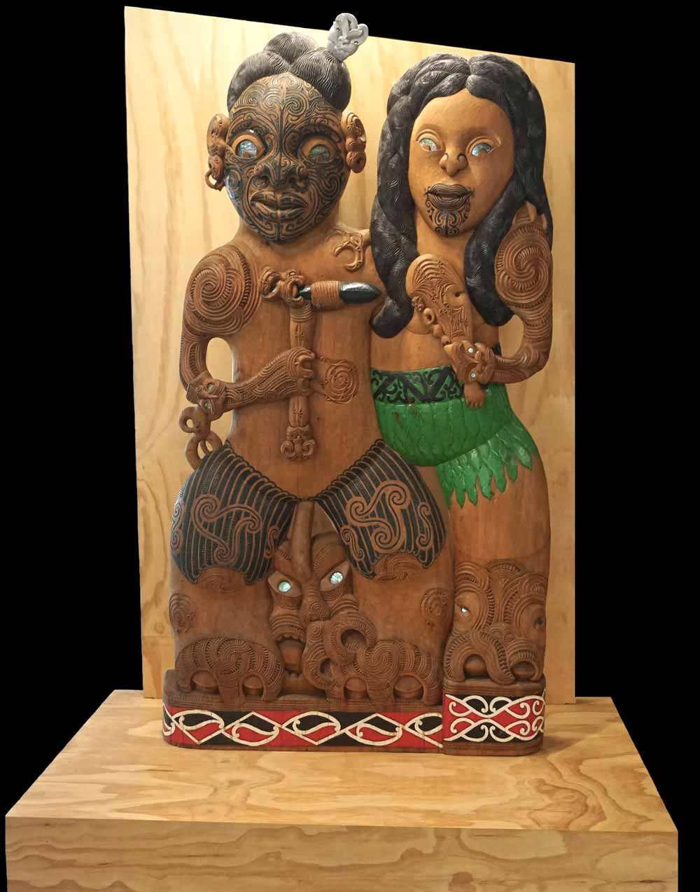 Carving of Tūrongo and Māhina-a-rangi .